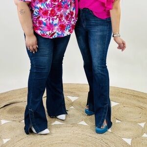 NWT Risen “The Ideal” Slit Detailed Dark Blue Flare Jeans Size 11/30